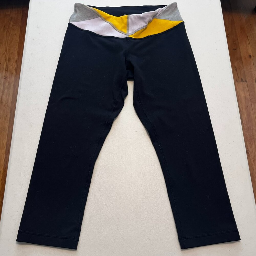 LULULEMON Cropped Reversable Leggings Black Women's Size 6